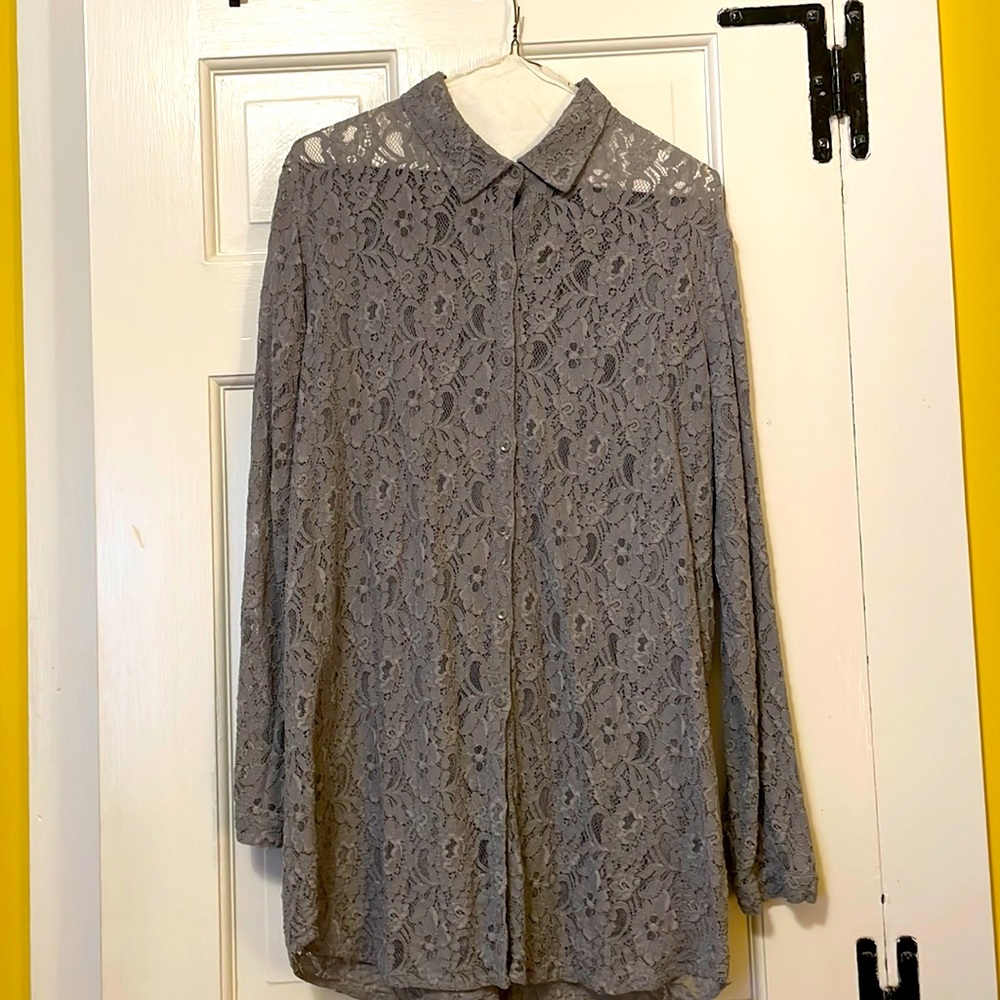 Lace is back in fashion. Beautiful long lace blouse. Made by hinge. Size Medium
